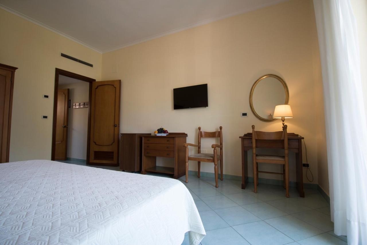 Hotel Terme Alexander Ischia Exterior photo