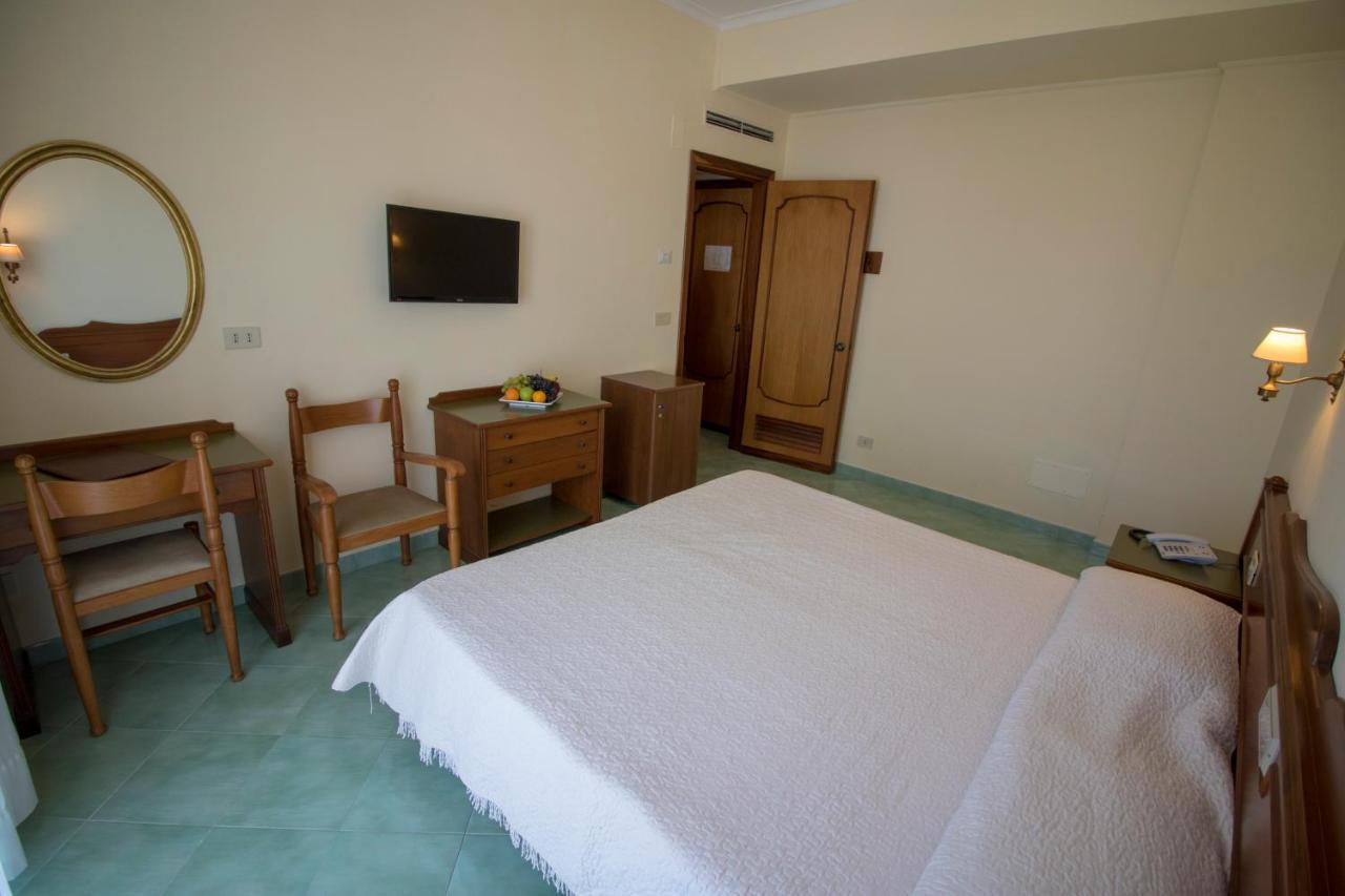 Hotel Terme Alexander Ischia Exterior photo